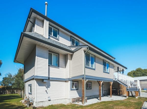 Vinyl Siding Contractor In Calgary - installation and repair